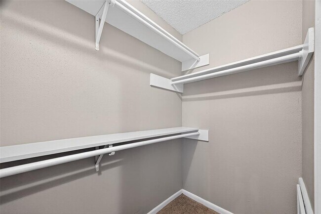 Building Photo - 16019 Parksley Dr