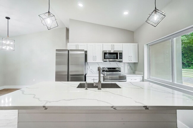 Building Photo - 3719 Kirkup Ave