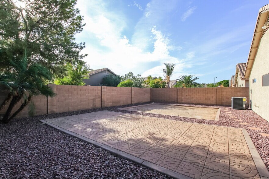 Building Photo - 15667 W Saguaro Ln