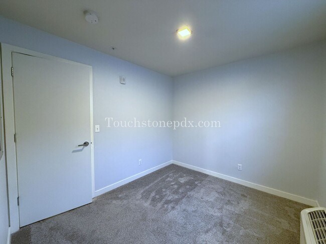 Building Photo - 2nd MONTH RENT FREE!- Contemporary 2 Bedroom, 1.5 Bathroom Apartment, Northeast Portland