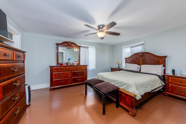 Building Photo - 913 Bern St