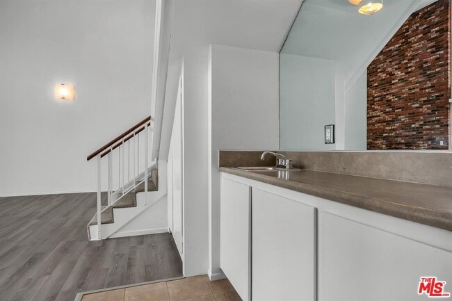 Building Photo - 30 Driftwood St