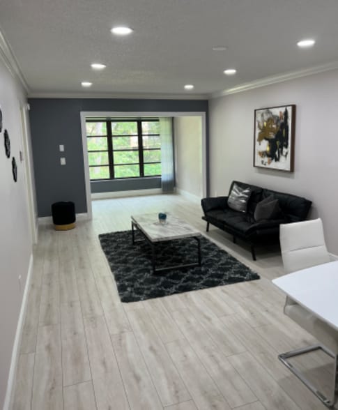 Building Photo - 3036 Eastland Blvd