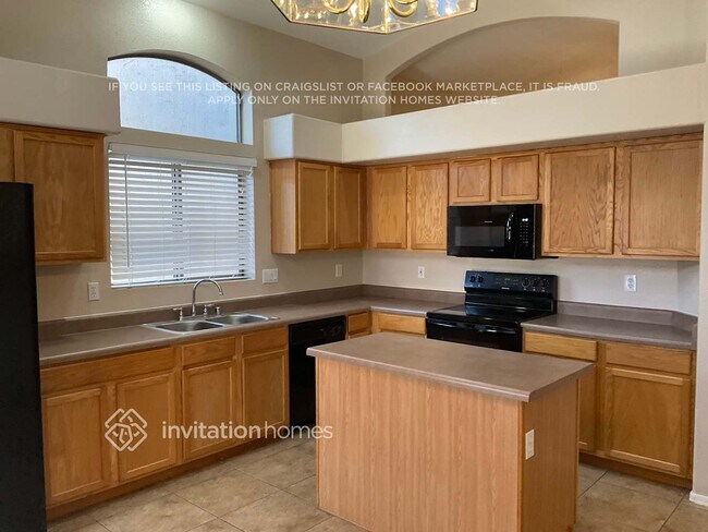 Building Photo - 8370 W Salter Dr