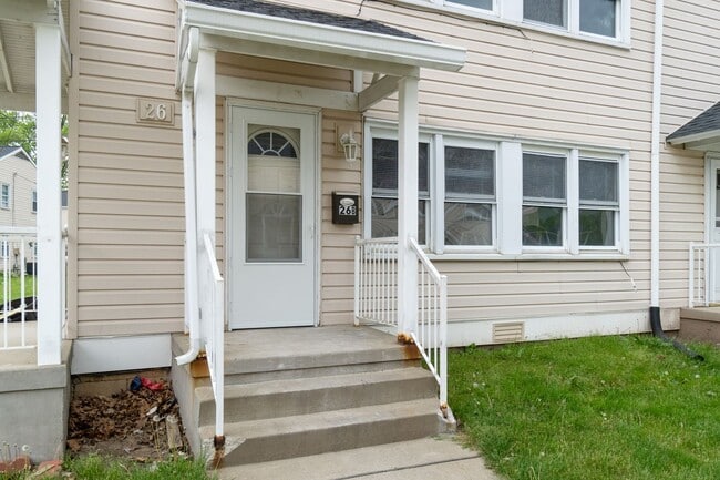 Building Photo - Now Pre-leasing: 4BR Townhouses in Scenic ...