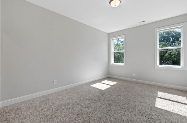 Building Photo - 217 Tumbling River Dr