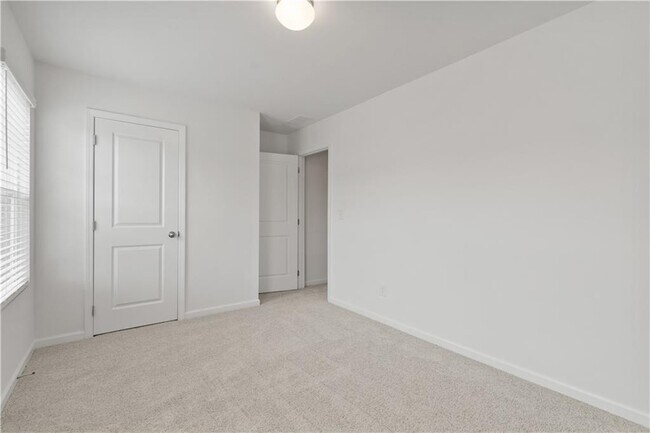 Building Photo - 220 Bloomfield Cir