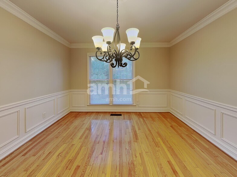 Building Photo - 2235 Saluda Ln NW