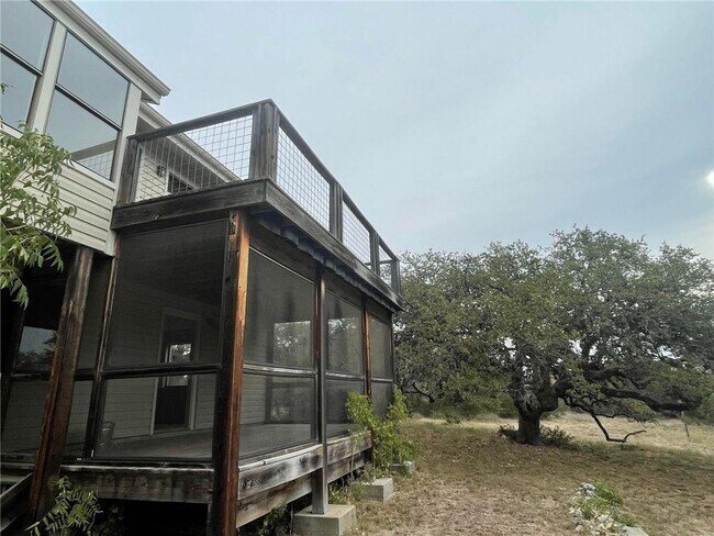 Building Photo - 210 Oak Springs Dr