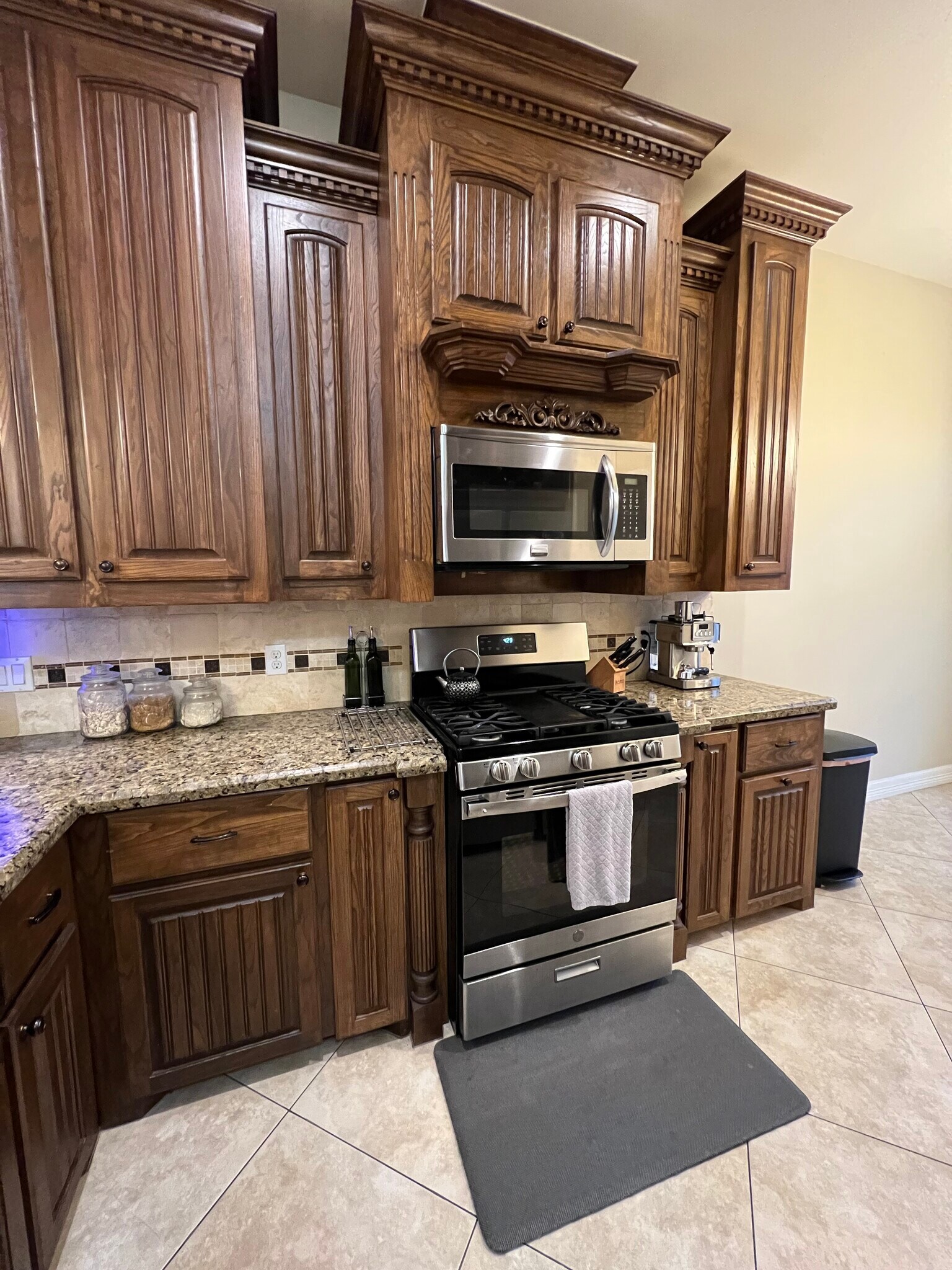 Building Photo - 2100 Rice Ave