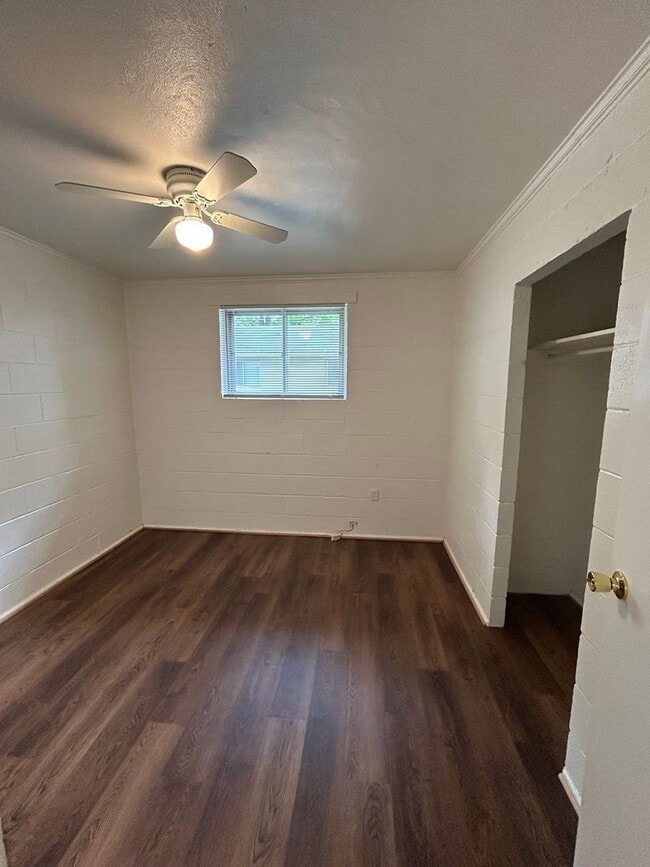 Building Photo - 815-15 1/2 15th Half St