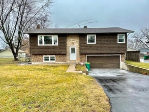 Building Photo - 25640 W Glade Dr