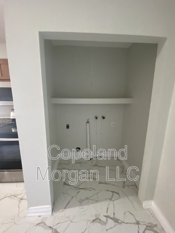 Building Photo - 509 E New Orleans Ave
