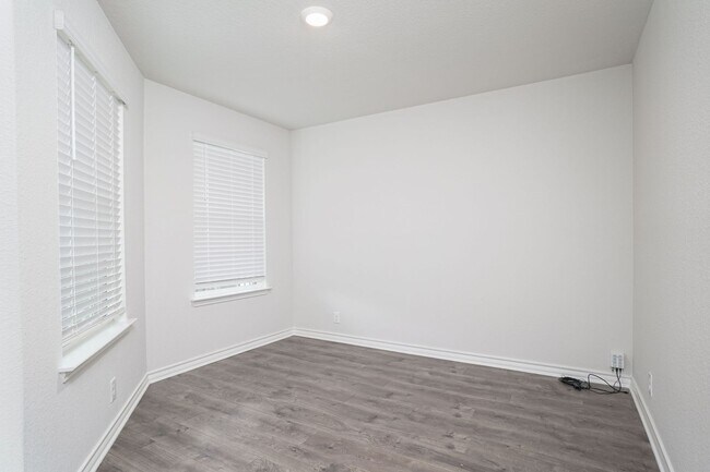Building Photo - Spacious 4-Bedroom Home for Rent in Alamo ...