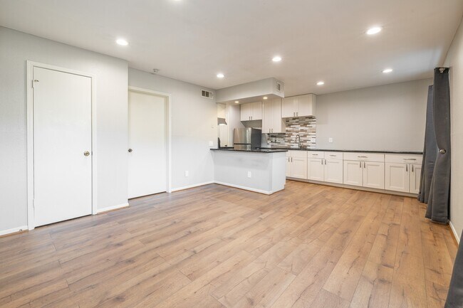 Building Photo - 2750 Holly Hall St