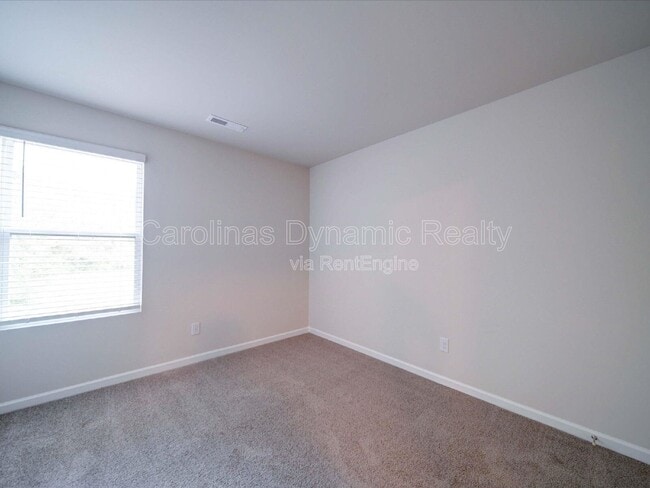 Building Photo - 916 S Battleground Ave