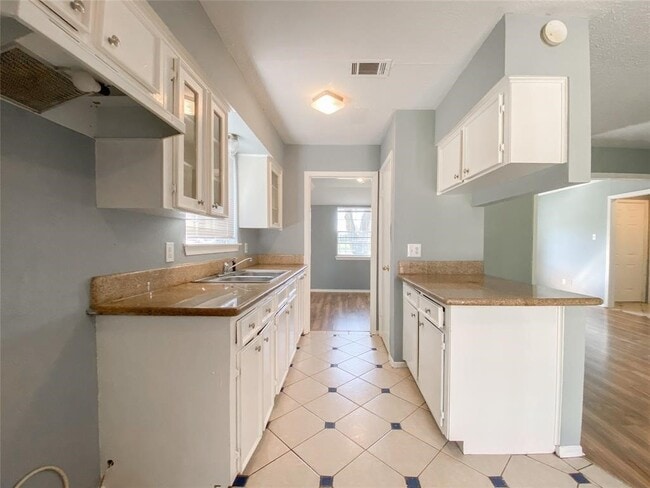 Building Photo - 12911 Scott St