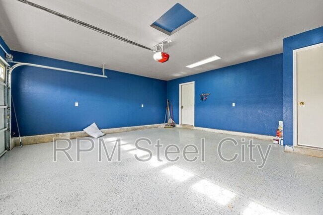 Building Photo - 2231 Meadowlark Ln