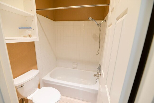 Building Photo - Resort style 2 bedroom/2 bath Condo/ walking distance to Ocean Ranch Village!