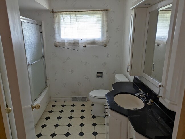Building Photo - 2283 Grandview Dr