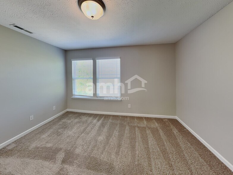 Building Photo - 1183 Fiesta Dr