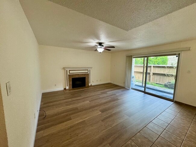 Building Photo - 2/2 Condo in Orangevale