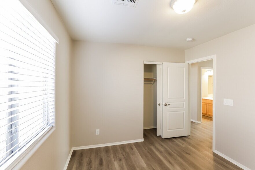 Building Photo - 8156 W Hammond Ln