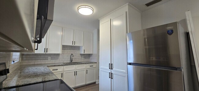 Building Photo - Coming Soon Lake Shore Single Family Home