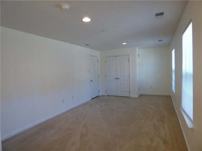 Building Photo - 1820 Rutgers Ln