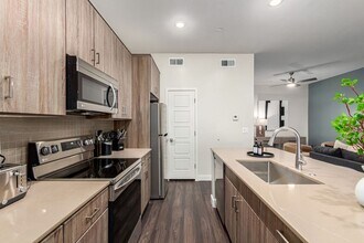 Building Photo - Pinnacle Vista