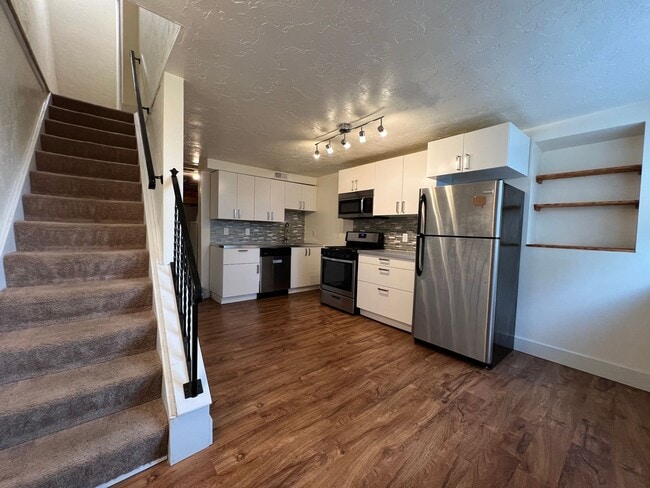 Building Photo - 3BR house in Southside Slopes