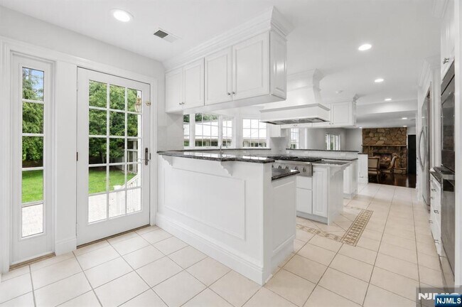 Building Photo - 122 Helen Ct