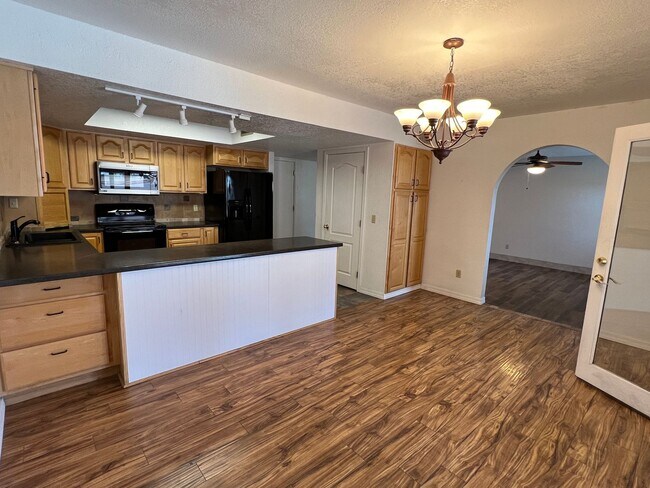 Building Photo - 3236 Silversmith Dr