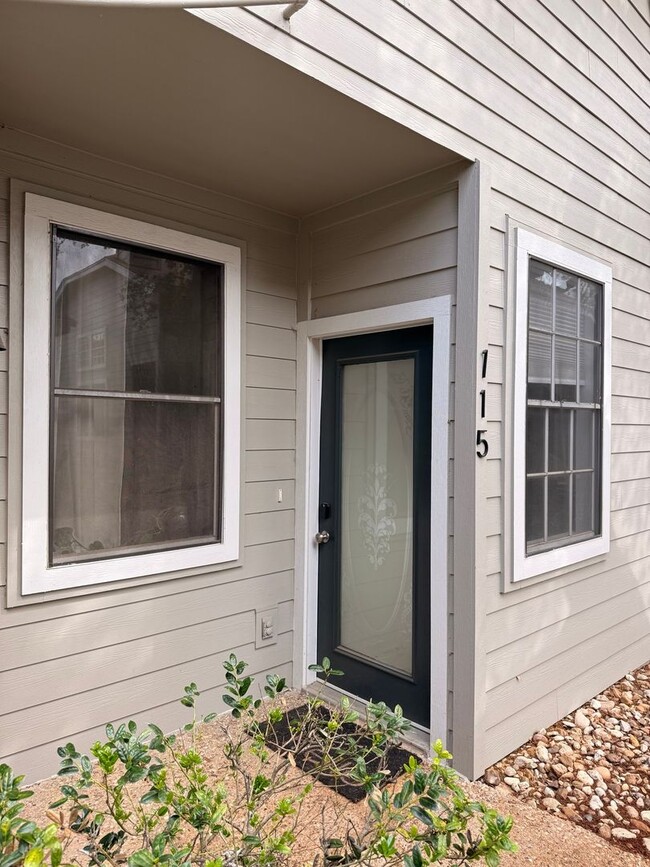 Building Photo - 6501 Brush Country Rd