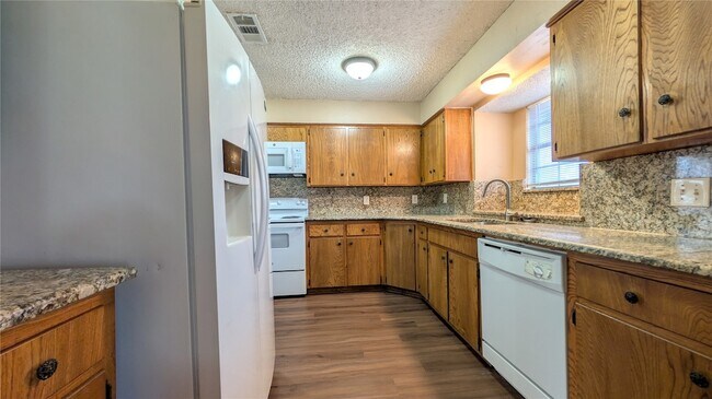 Building Photo - 429 Headlee St