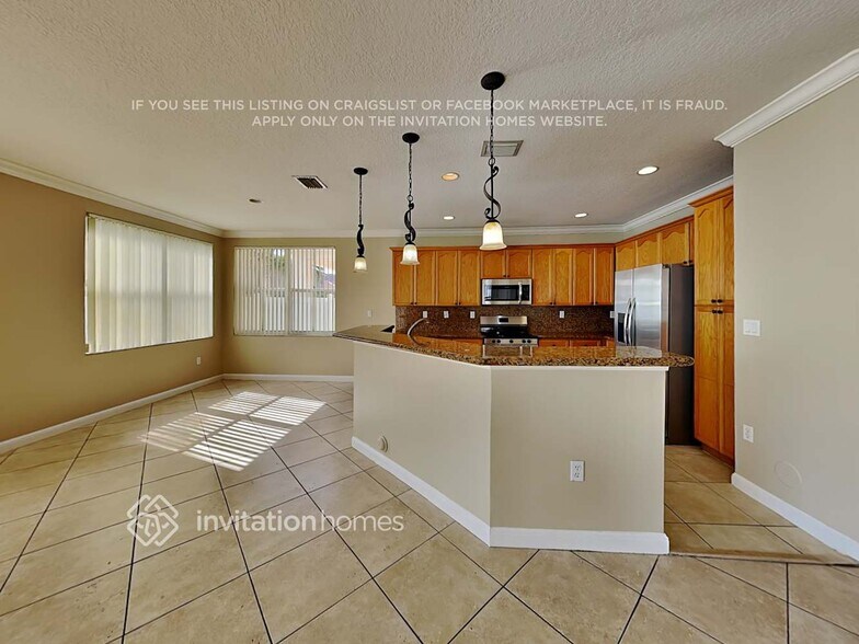 Building Photo - 2307 SW 127th Ave