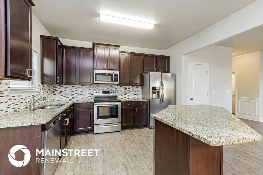 Building Photo - 175 Leland Ln