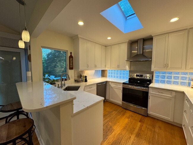Building Photo - Fantastic 5 Bed 3 Bath Single Family Home ...