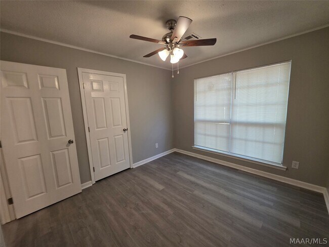 Building Photo - 744 Ledyard Pl