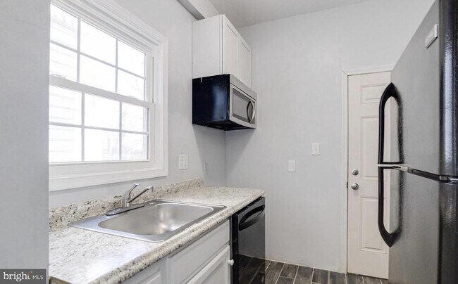 Building Photo - 3007 Oakley Ave