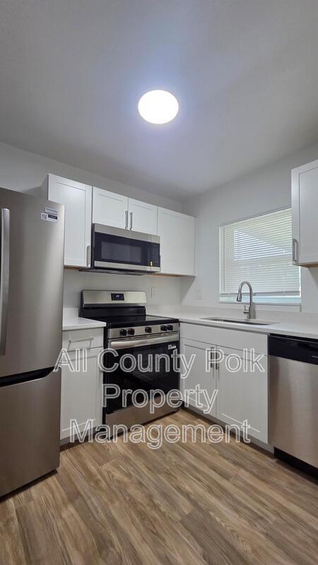 Building Photo - 2704 Homer Cir