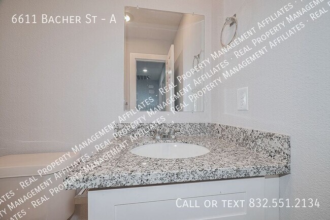 Building Photo - 6611 Bacher St