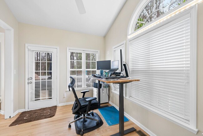 Building Photo - 9429 Shallcross Way