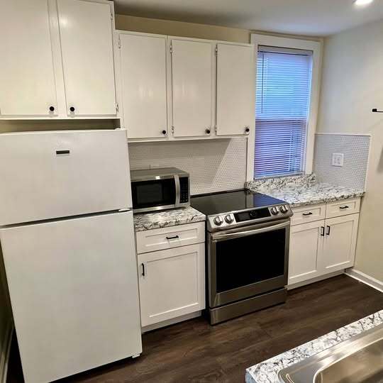 Building Photo - 135 N Carol Blvd