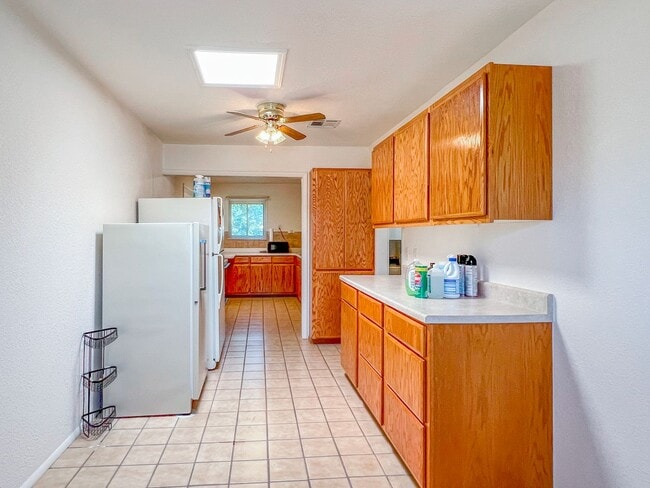 Building Photo - Spacious 3 Bedroom 2 Bath Home on Corner Lot