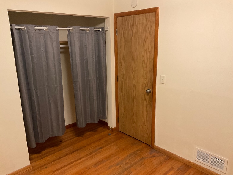 Building Photo - 538 Van Buren Ave