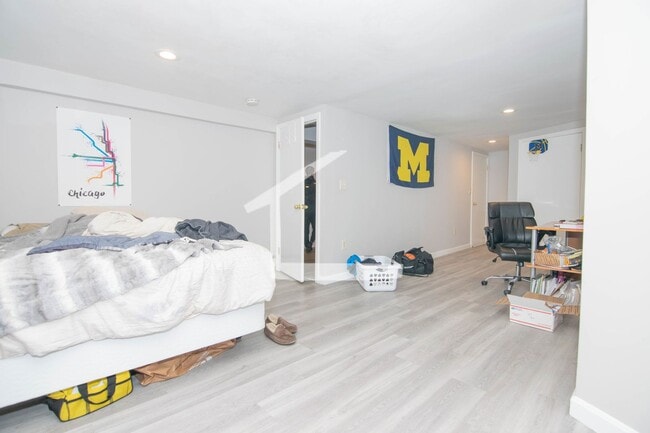 Building Photo - 4 bed in Allston