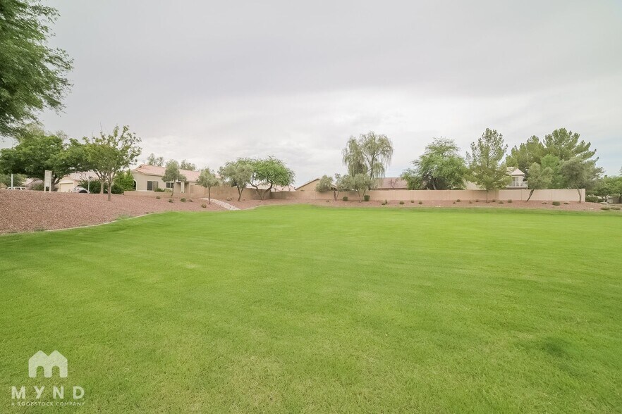 Building Photo - 2236 S 82nd Ln