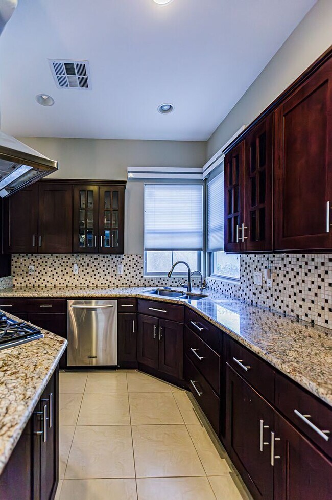 Building Photo - Queensridge Home