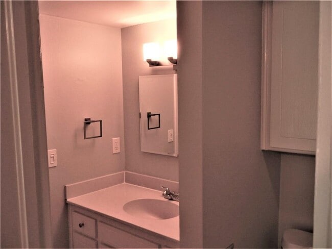 Building Photo - 6552 N Meridian Ave